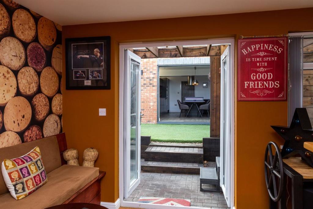 Outside bar / garden