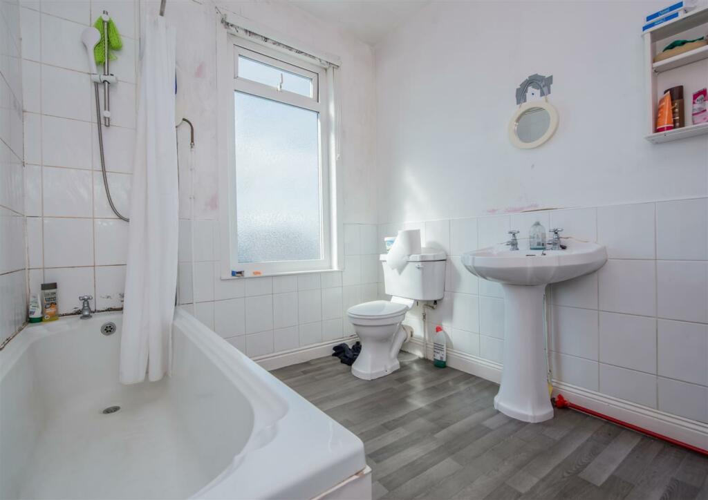 Bathroom / WC: