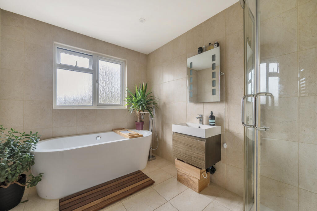 1365827-8-68f0e45...