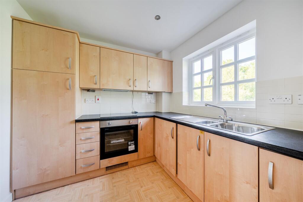 61 Reffield Close, Towcester (5).jpg