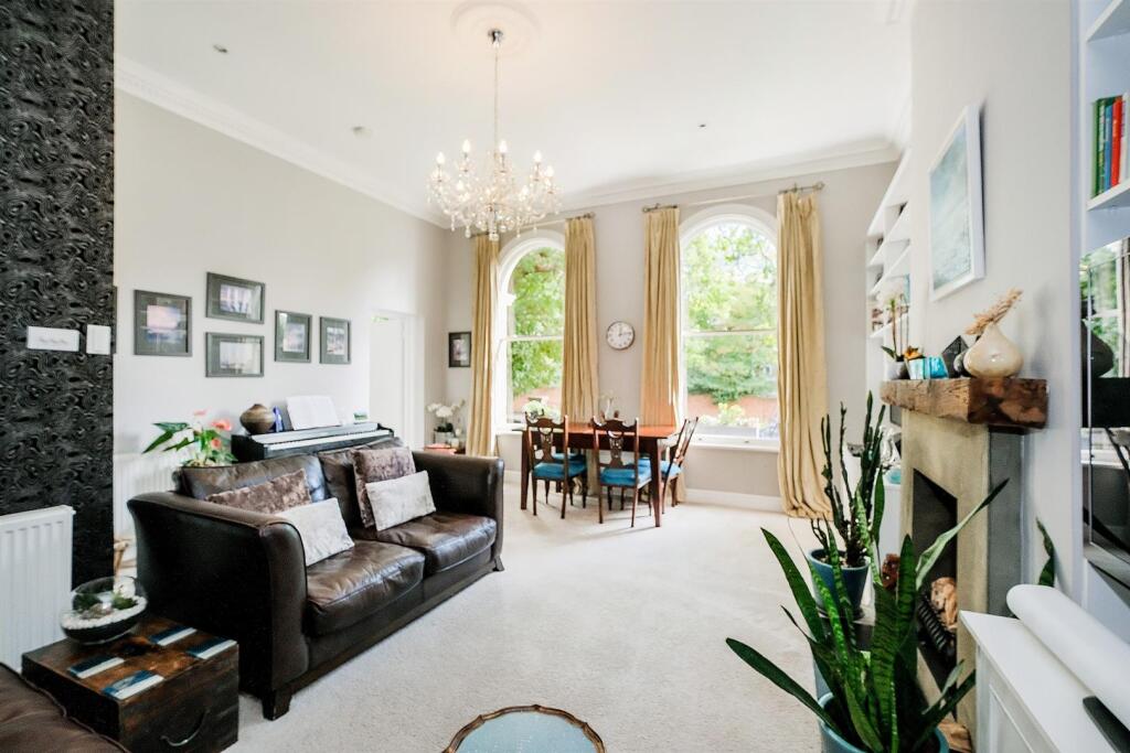 Flat 2, 70 Hermon Hill-17.jpg