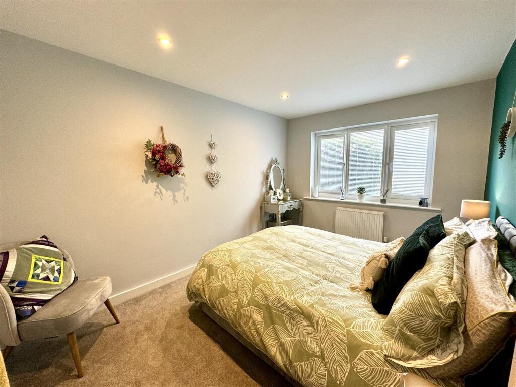 BEDROOM 4