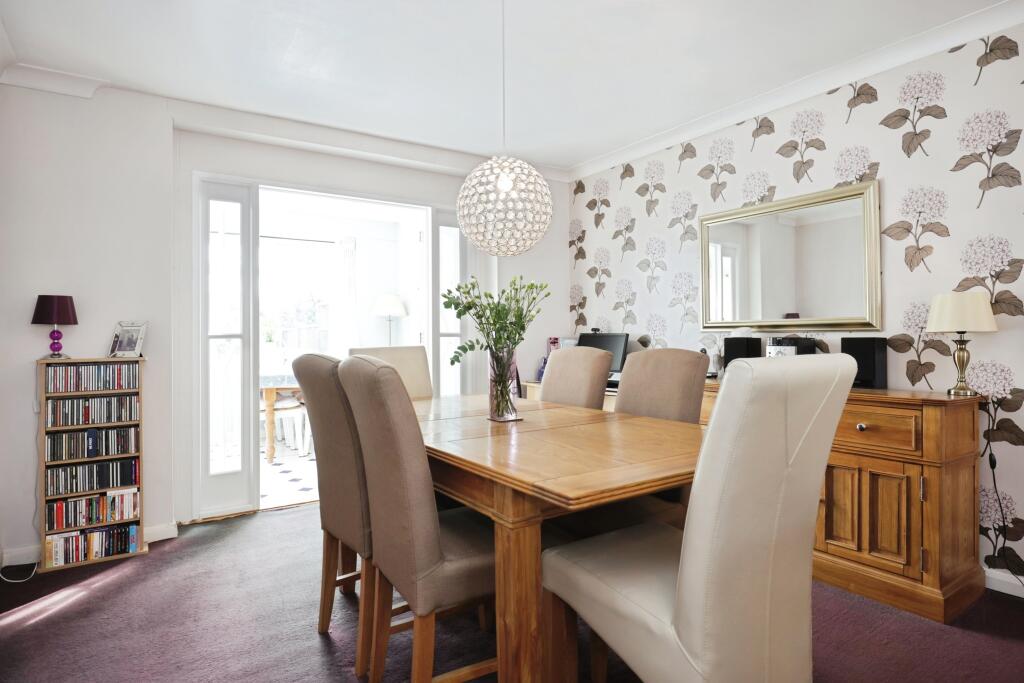 Lounge/Dining Room