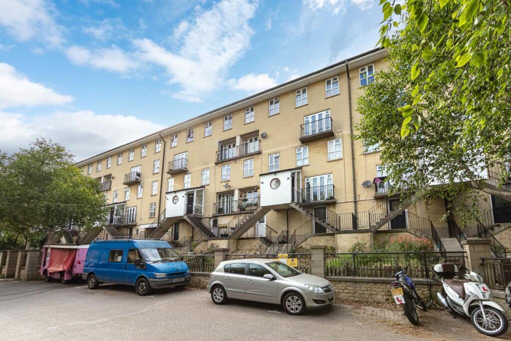 44 Saffron Court Bath BA1 6DF-12 BS.jpg