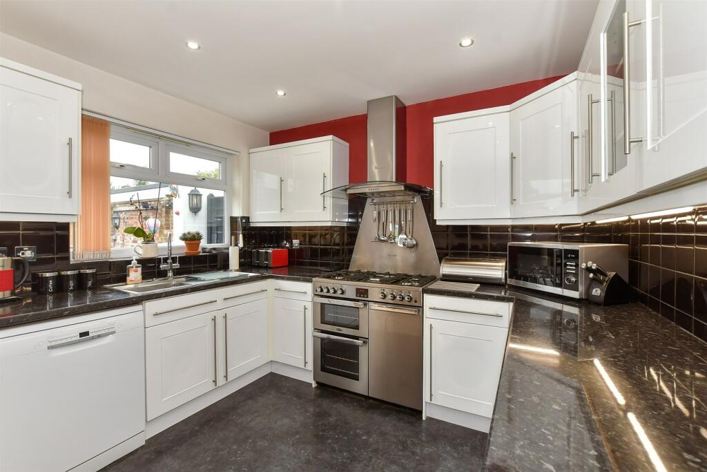 Kitchen/Breakfast Area