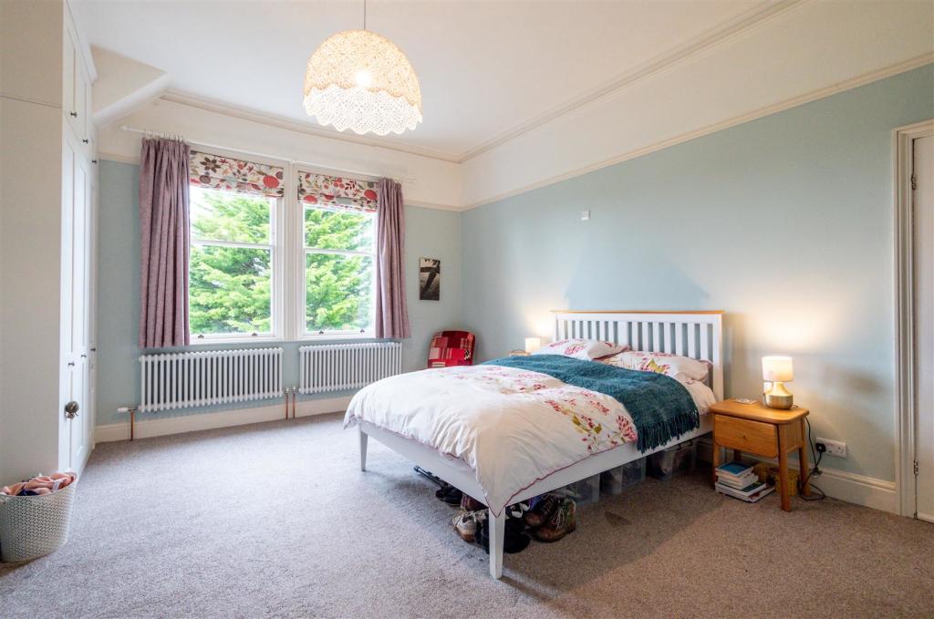 Bedroom 1 Aspect 2.jpg