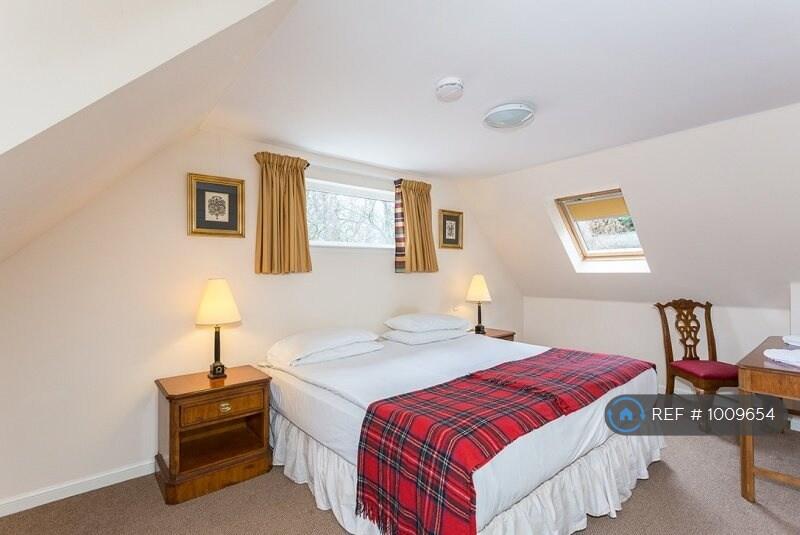 Bedroom 1 Superking Or Twins