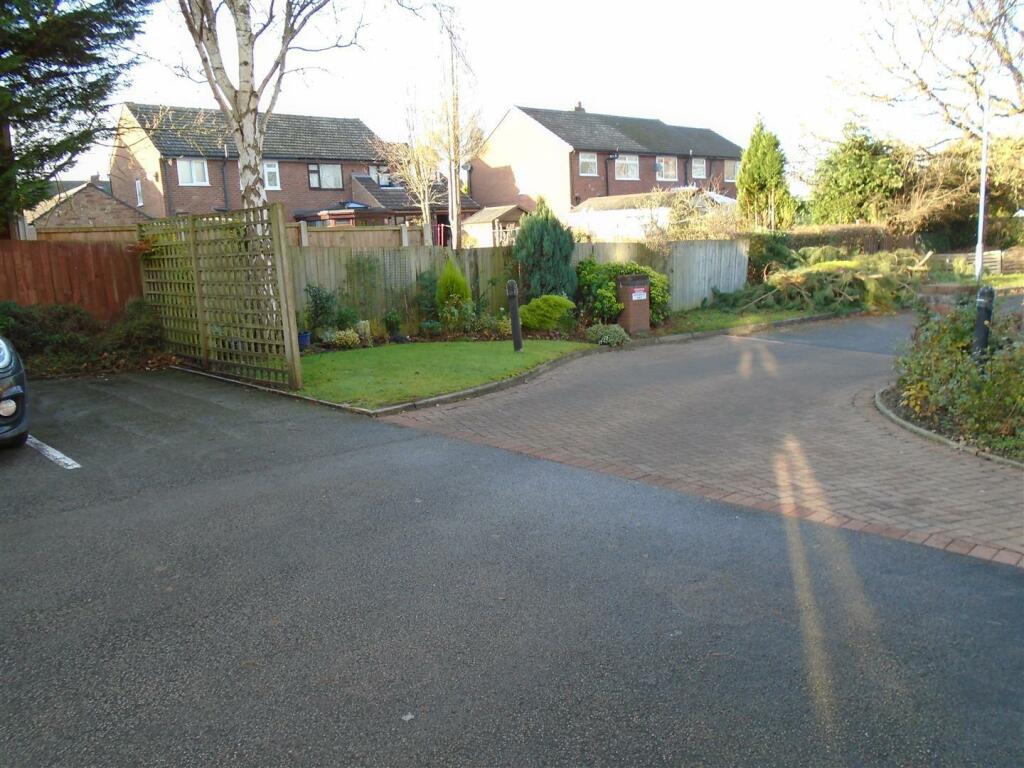 Ashley Court car par