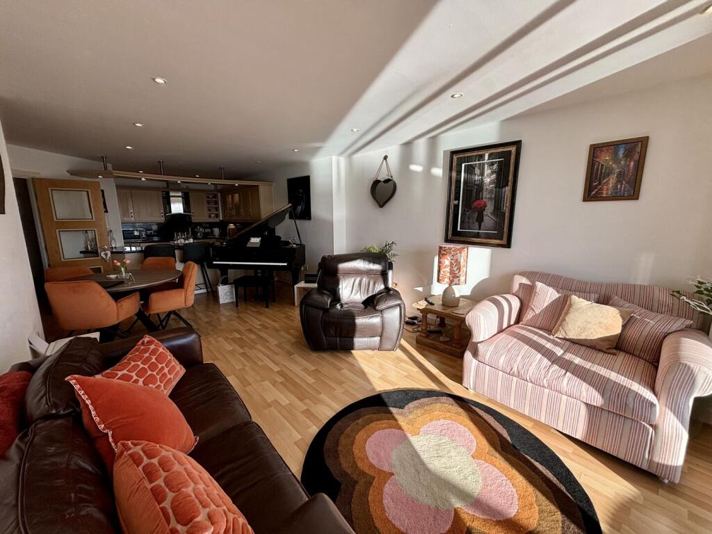 Living Area (4)