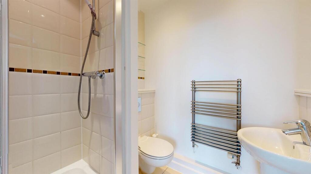 tow bed to let- Barrain London