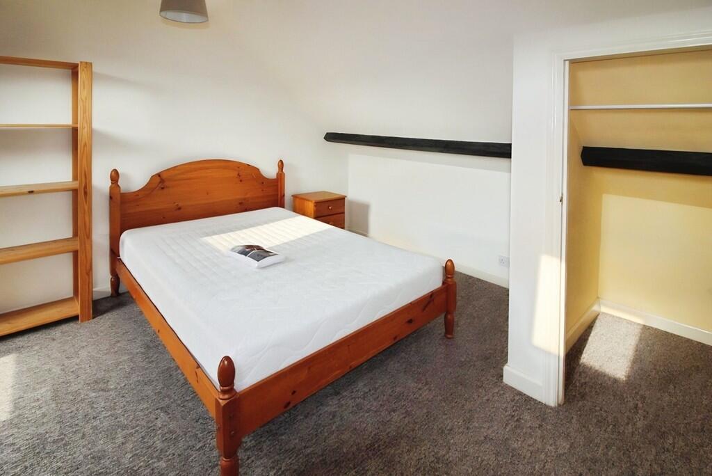 8b85a253-bedroom ...