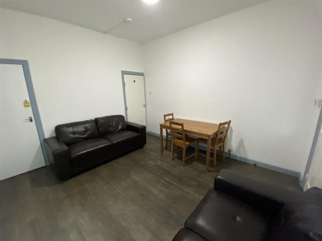 Lounge &amp; Dining Area
