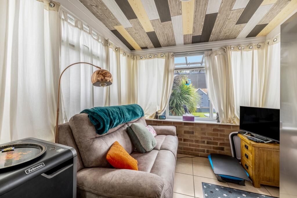 33 Lowgate Avenue (Bicker)-15