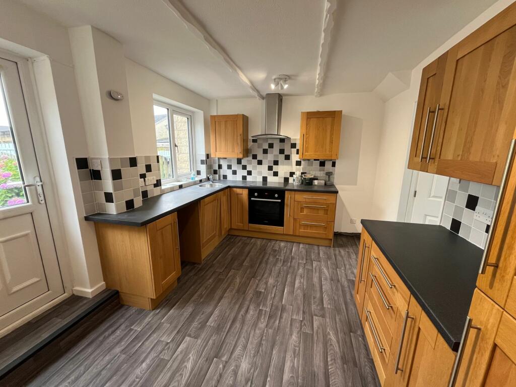 8 Redland Drive, HD8 0XD