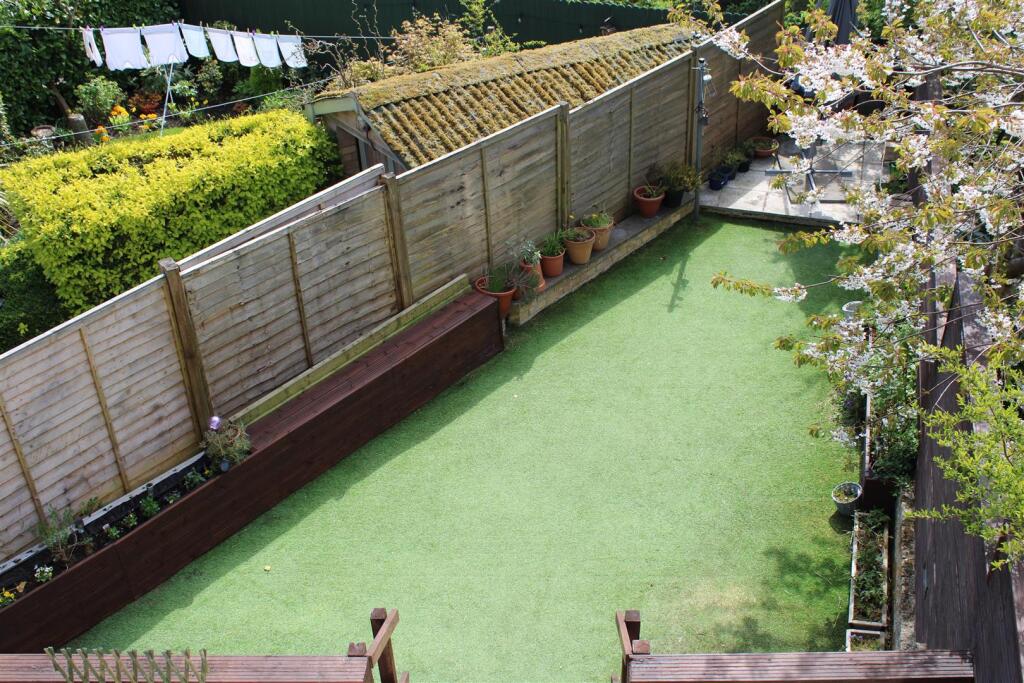 25 Roundhill Garden 4.JPG