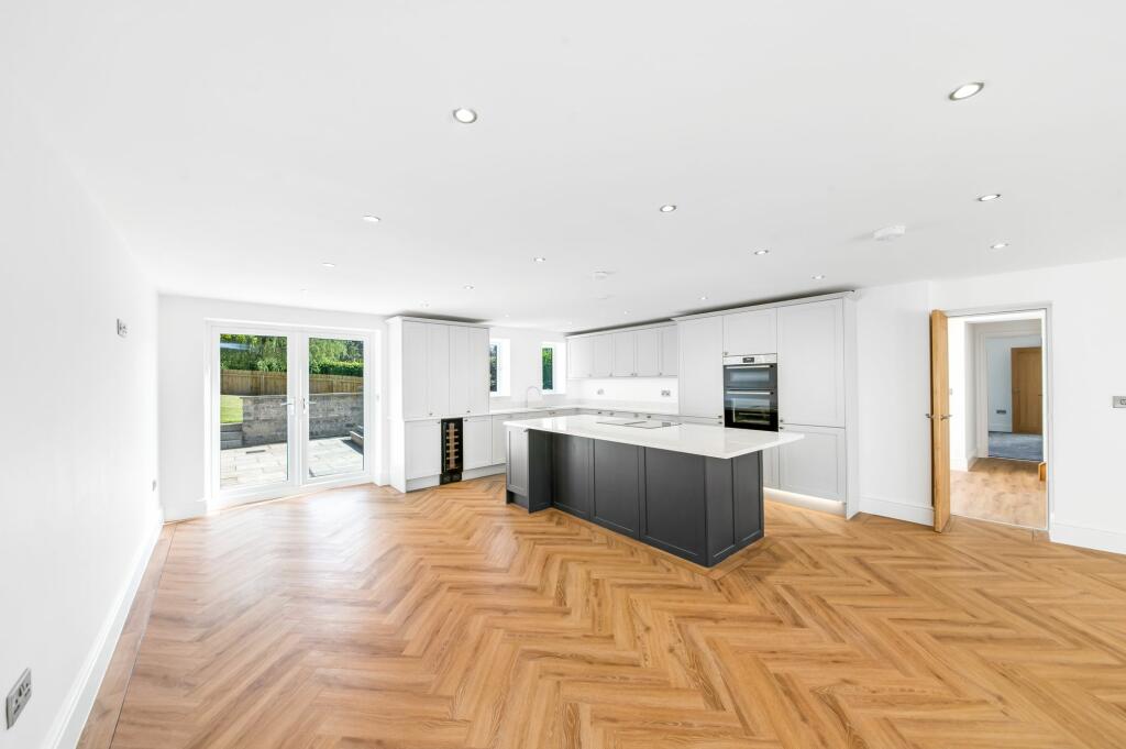 OPEN PLAN DINING / FAMILY ROOM