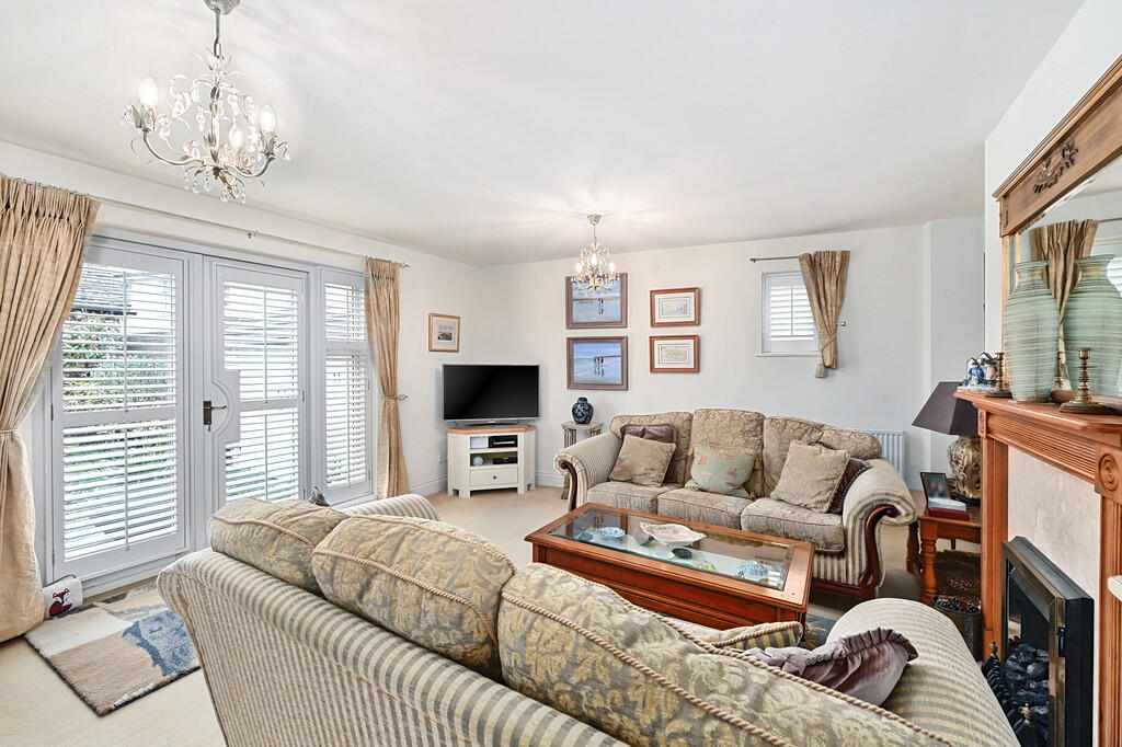 10 Jarretts Close...