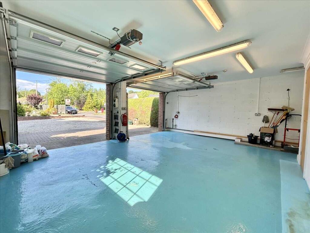 DOUBLE GARAGE