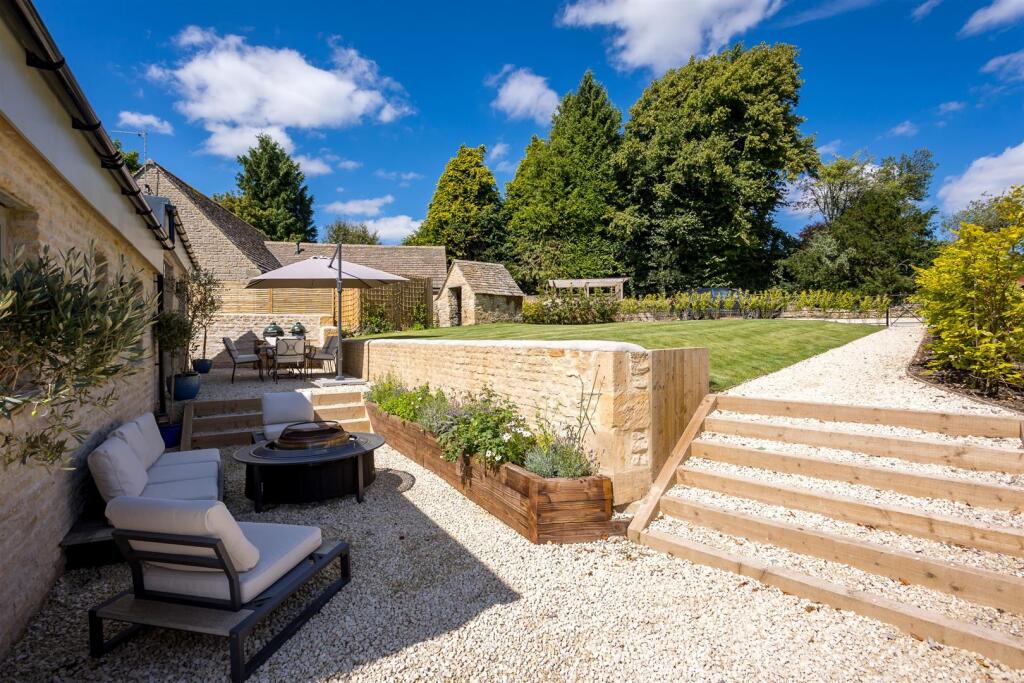 32 - The Old Post Office - GL7 7EF - Web.jpg