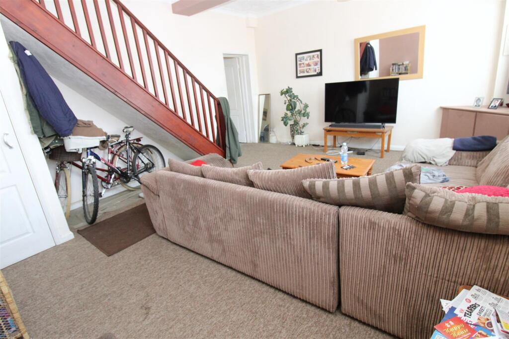 Lounge 2.JPG