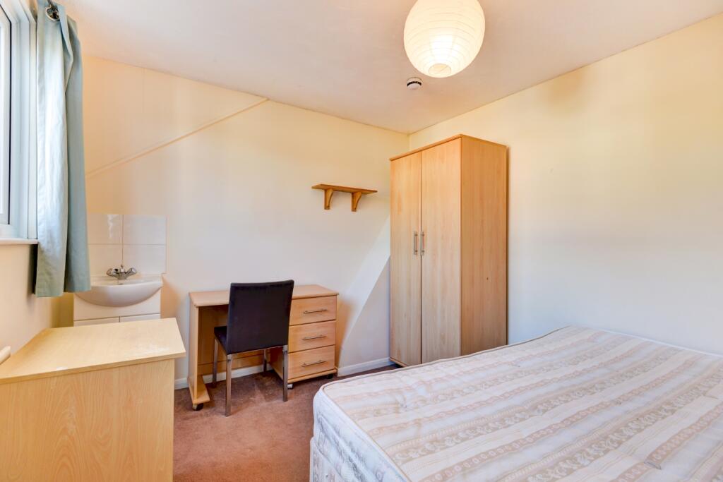 84 Brading Road Bedroom 6 (2)
