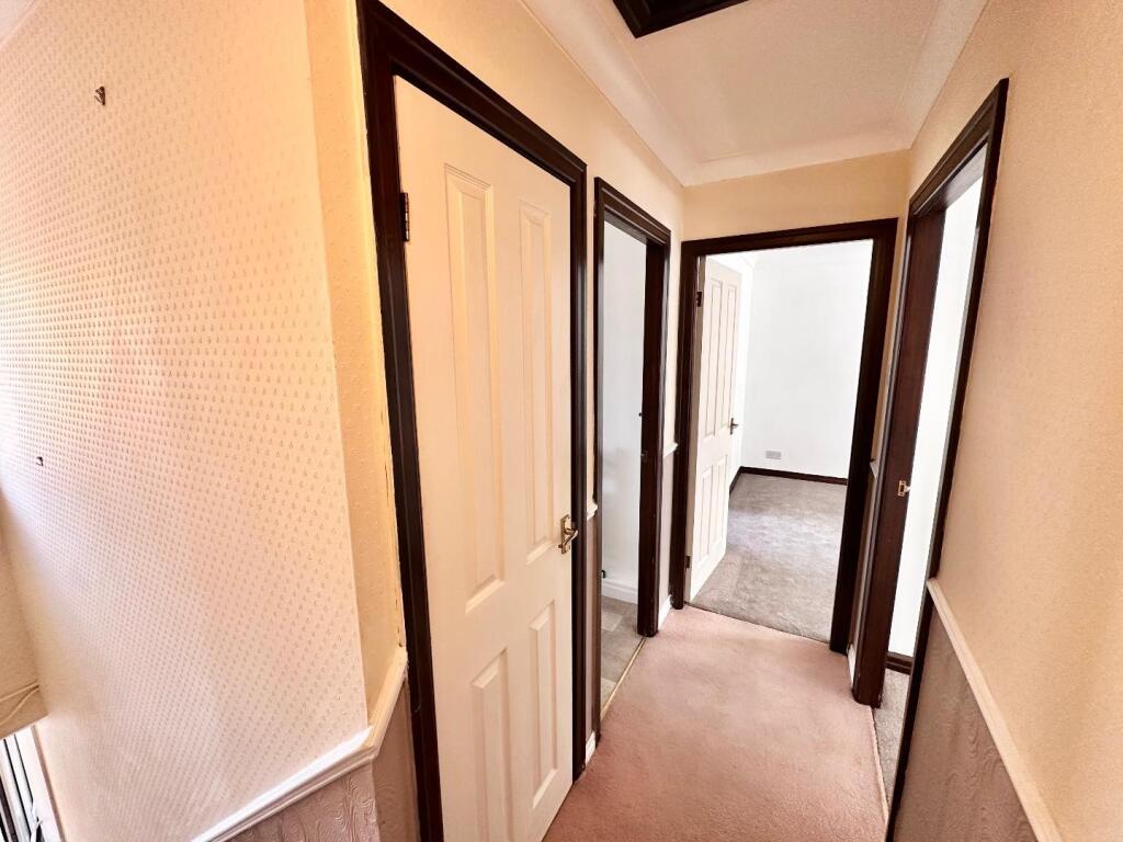 TO THE FRIST FLOOR LANDING