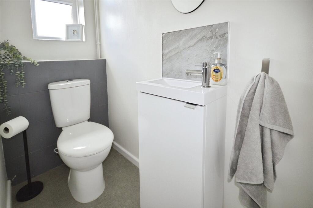 Cloakroom/Wc