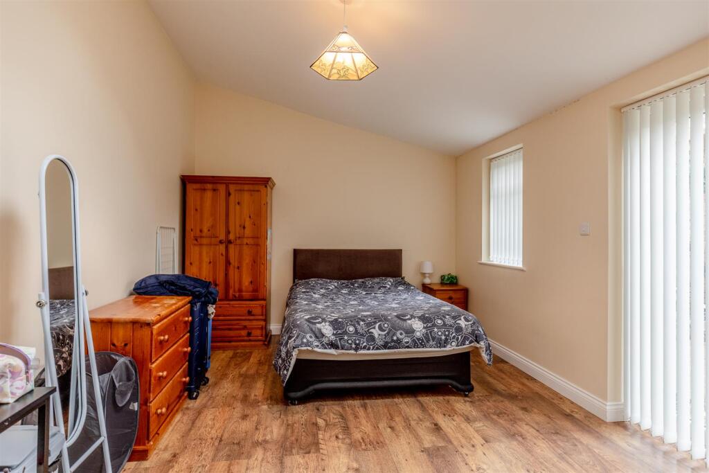 Linden Road, Westbury Park Bed 6.jpg