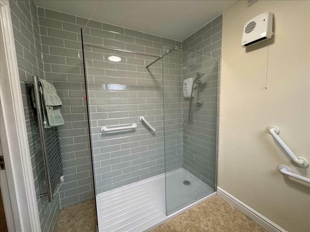 SHOWER ROOM