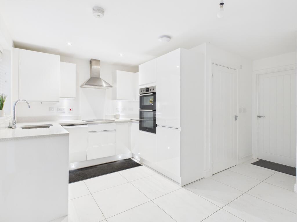 CAM04922G0-PR0081-STILL011