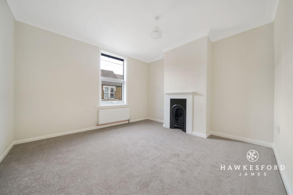 High Street, Sittingbourne - Bedroom 1