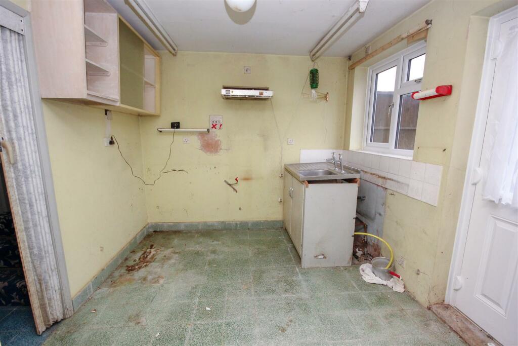 Kitchen..jpg