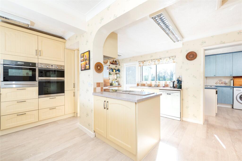 Kitchen/Breakfast Rm