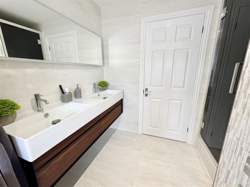 bathroom2.jpg