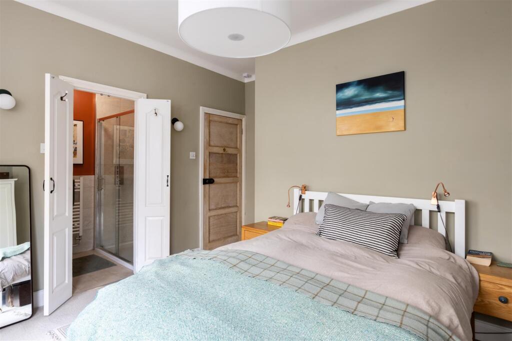21E St Aubyns-5.jpg