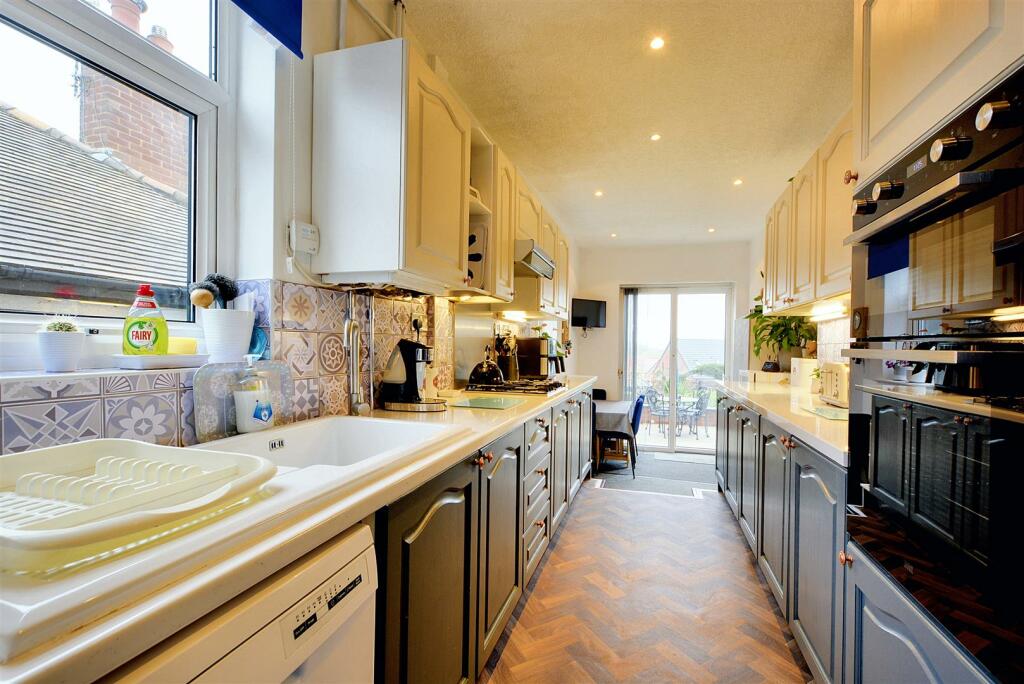 Kitchen_2.jpeg