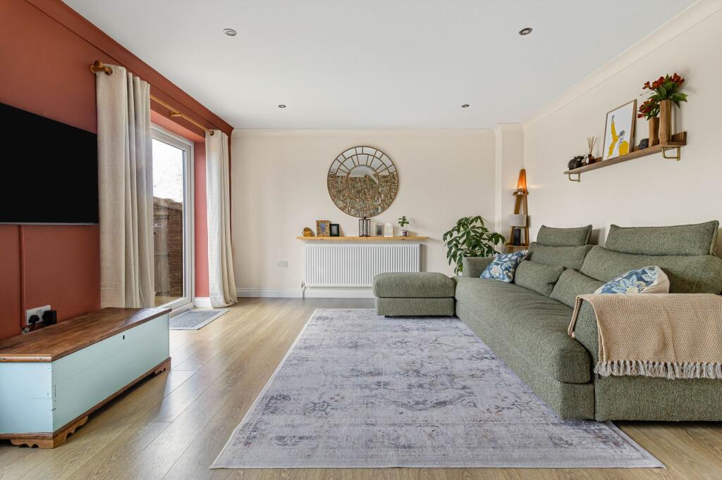 Lounge/Dining Room