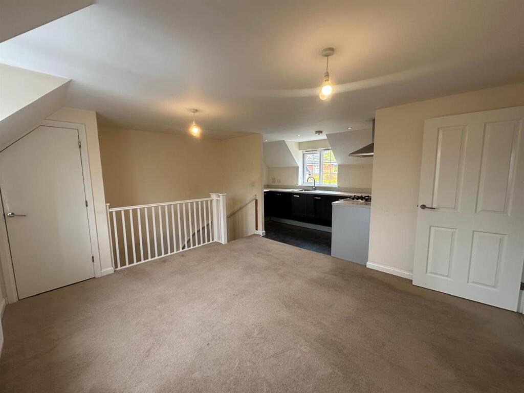 KITCHEN/SITTING ROOM: