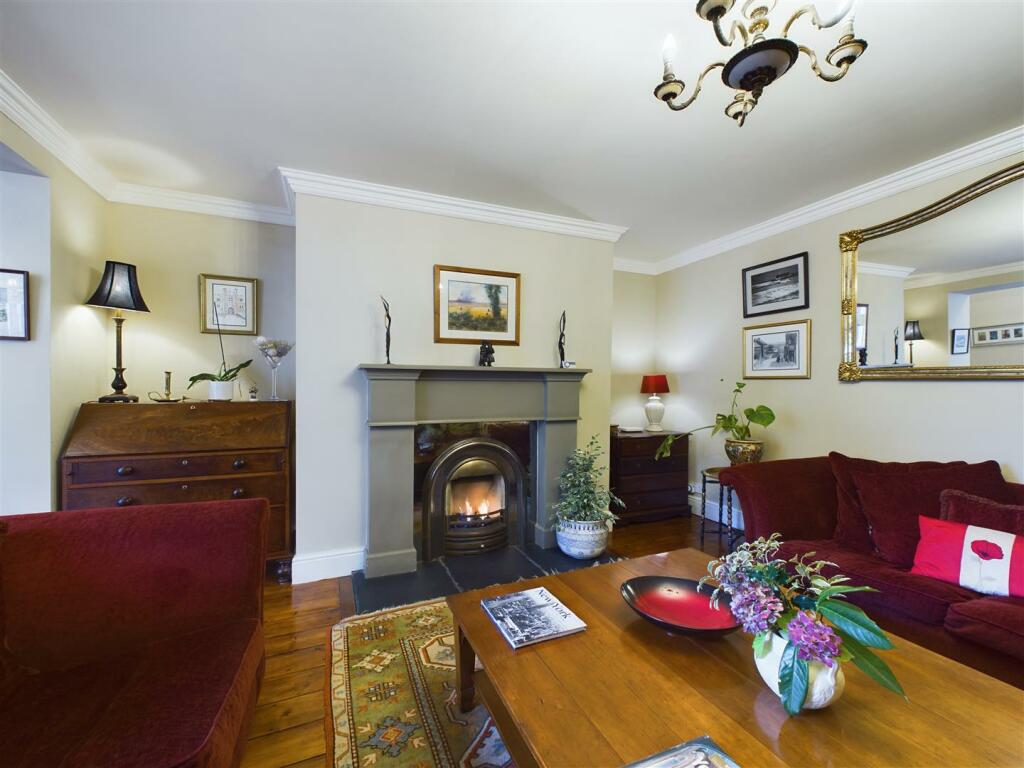 SITTING ROOM