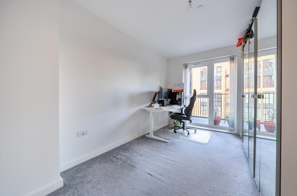 1369995-11-68fba4...