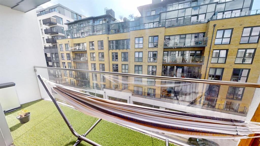 Eastfields-Avenue-Riverside-Quarter-09122024_12512