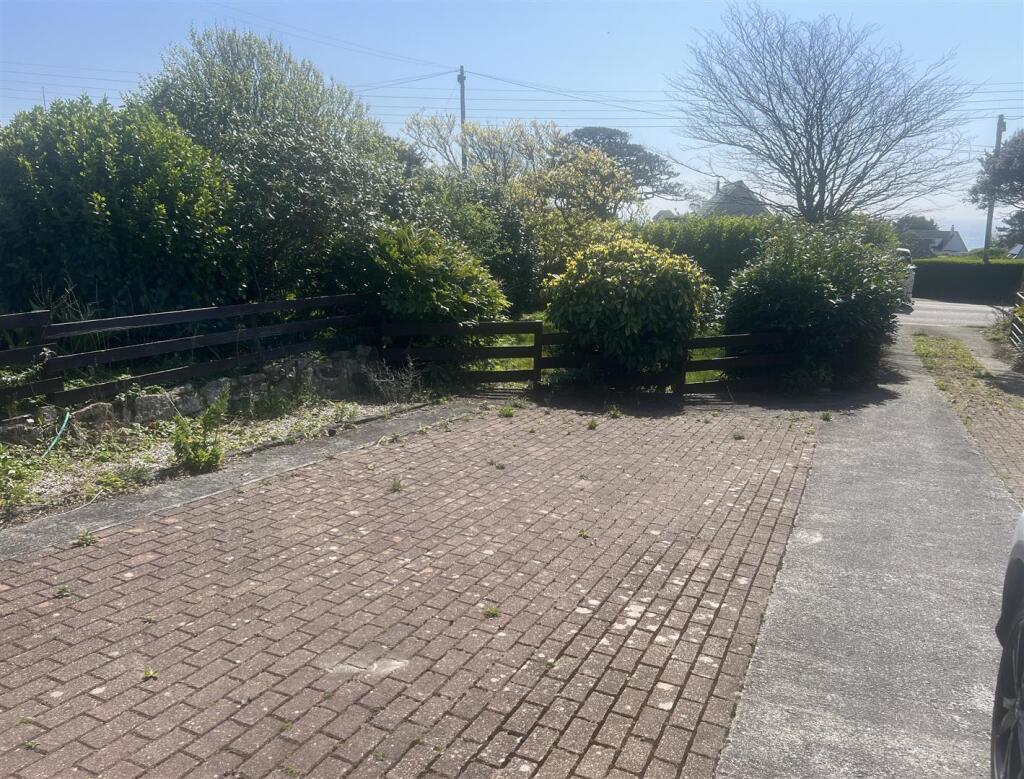 Detached Garage &amp; Drive