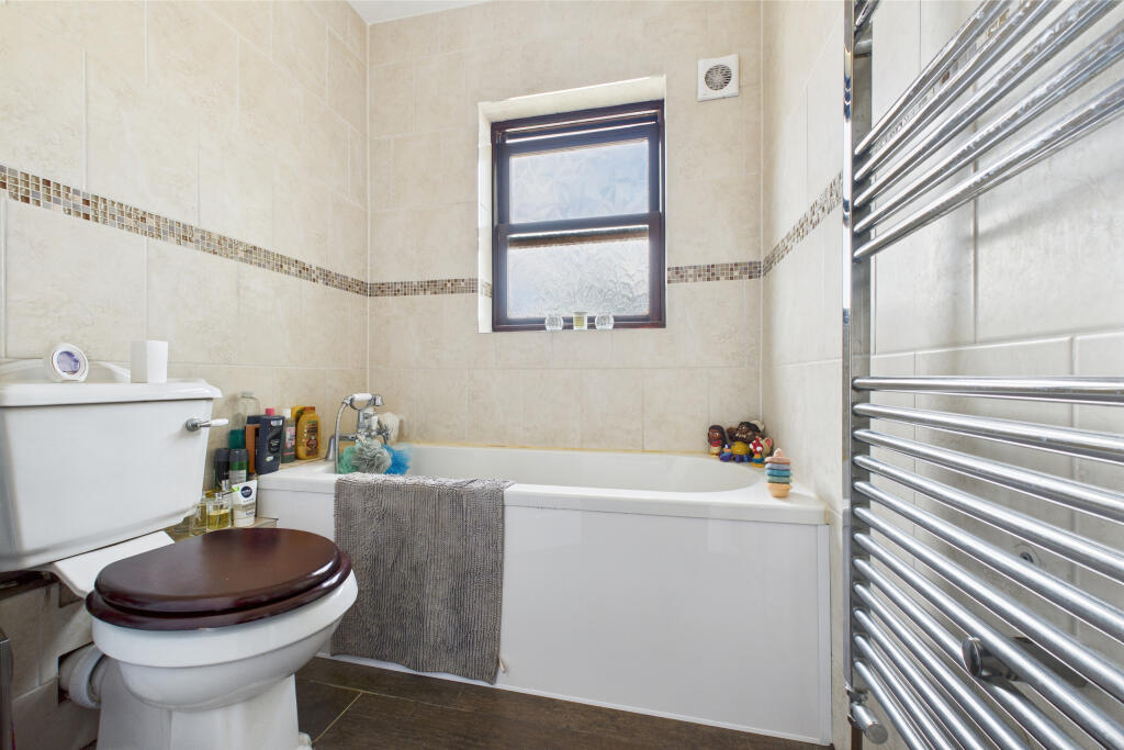 CAM05454G0-PR0005-STILL004