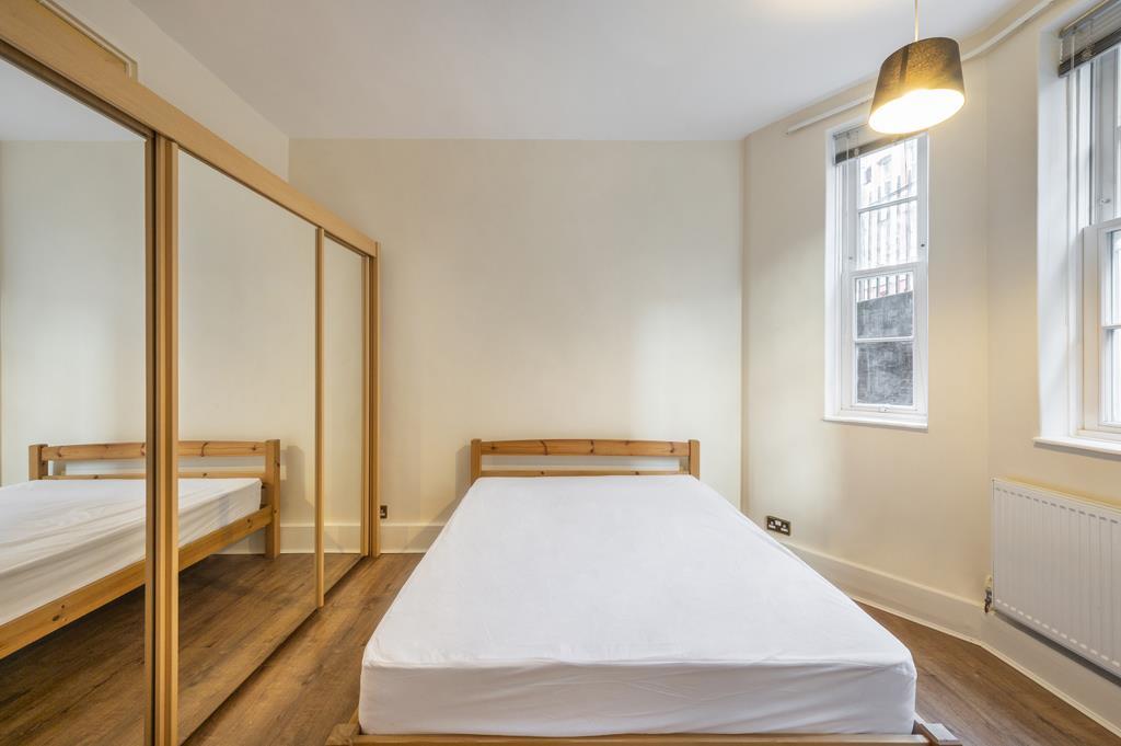 bedroom (2).jpg