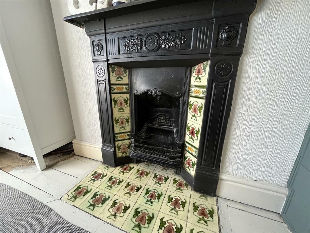 Bedroom 1 Fireplace Feature.jpg