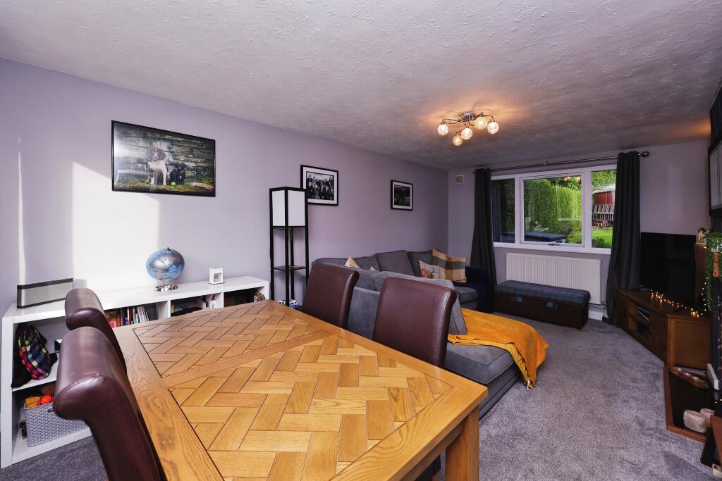 Lounge/Dining Room