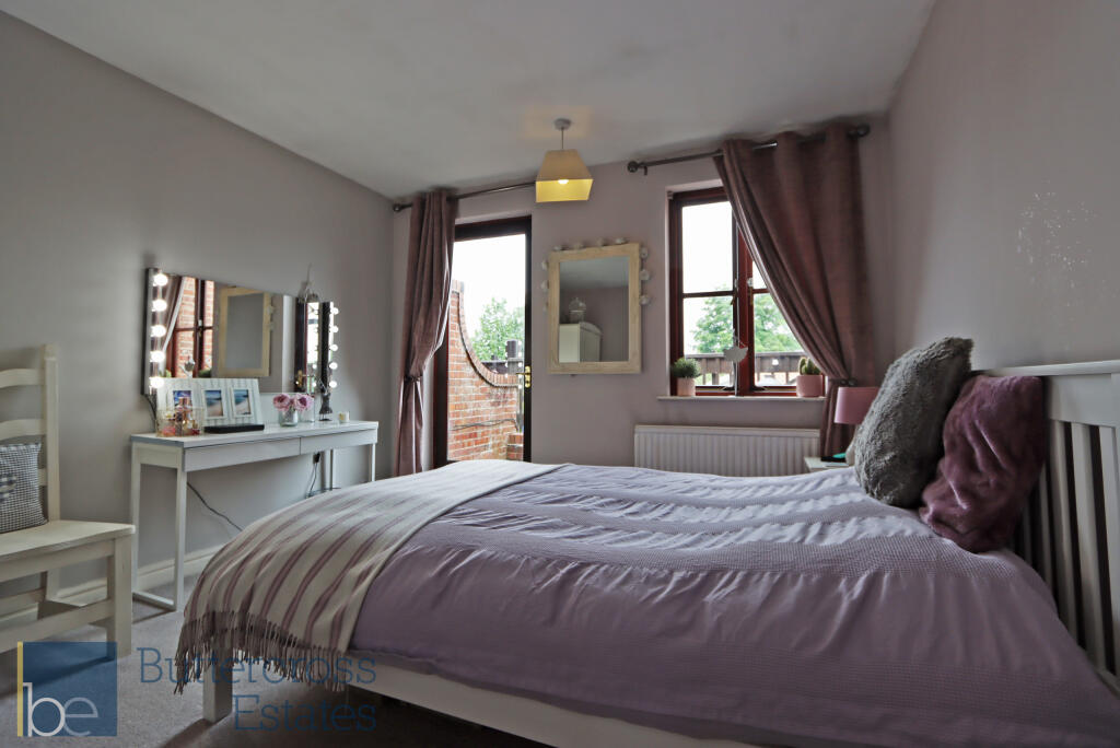 Bedroom1_2.JPG