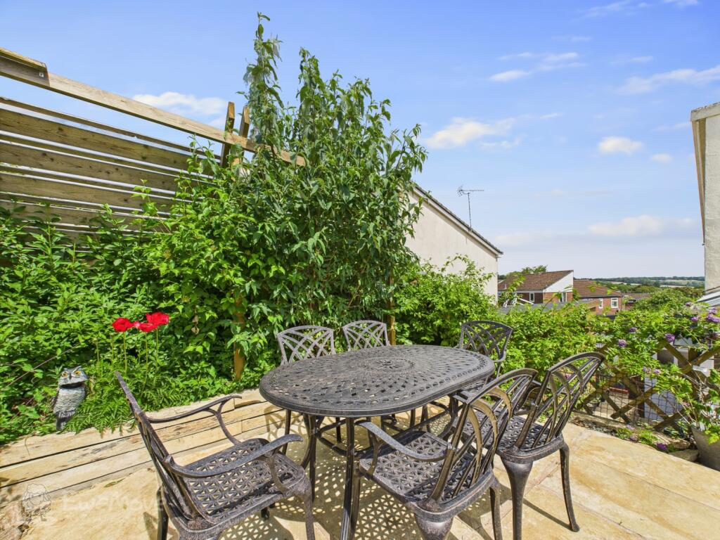 Outdoor Dining Area 