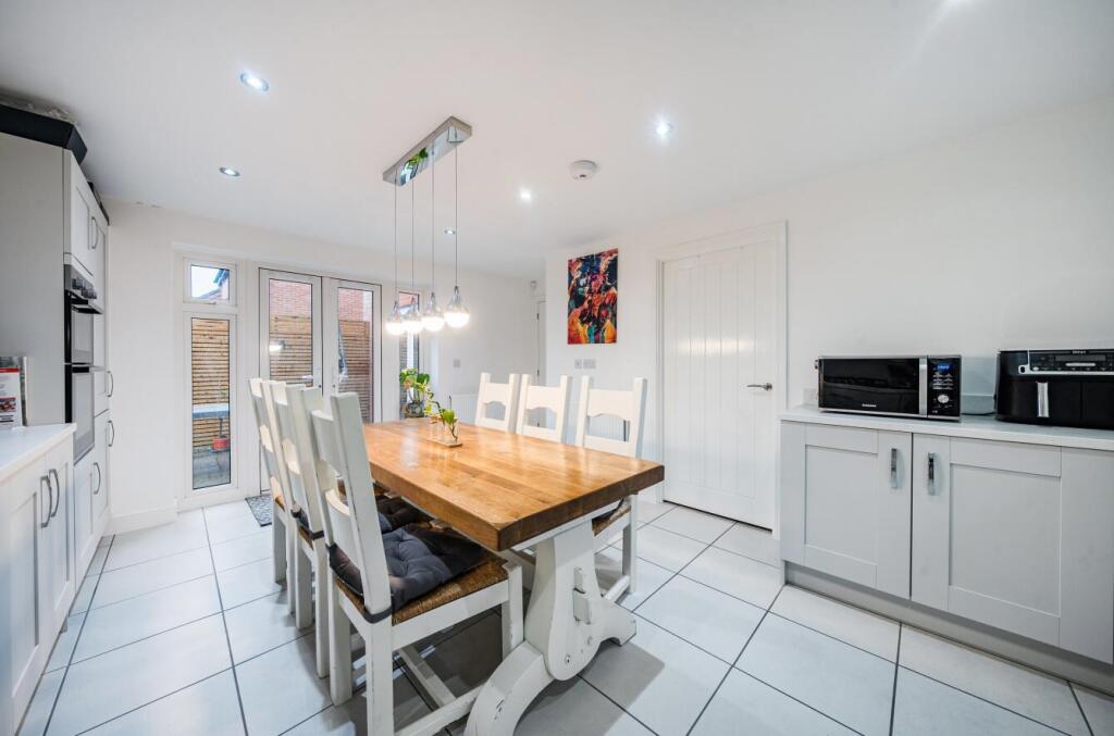 Dining kitchen