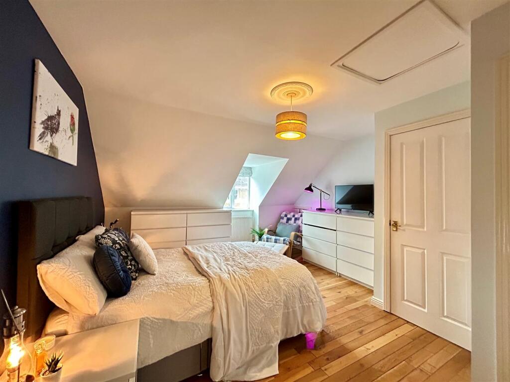 bed 1.jpg